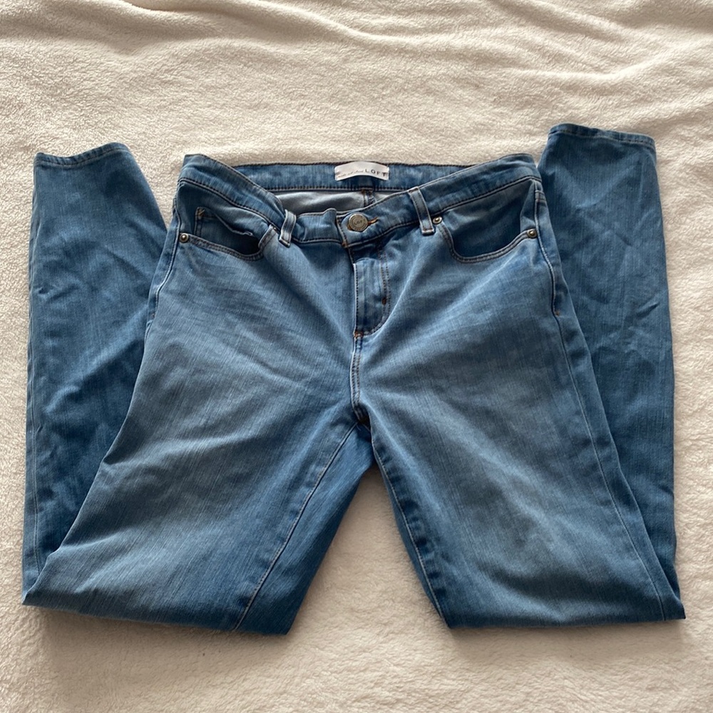 Loft. High waisted jean legging. Light blue denim. Size 28/6